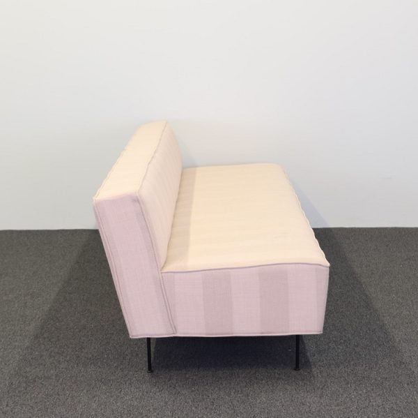 Rosa/beige Soffa Modern Line från Gubi